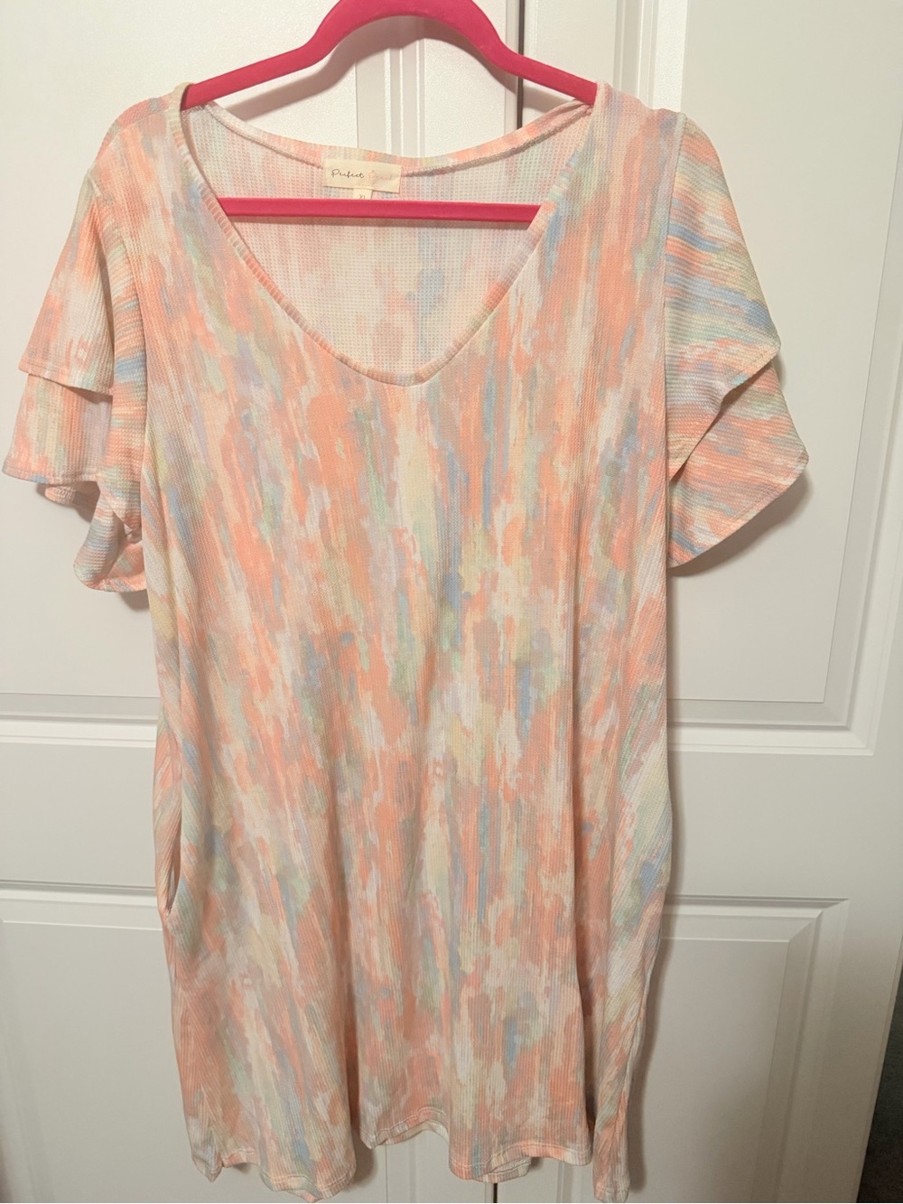 Relaxed V-Neck Midi Dress in Peach Multi